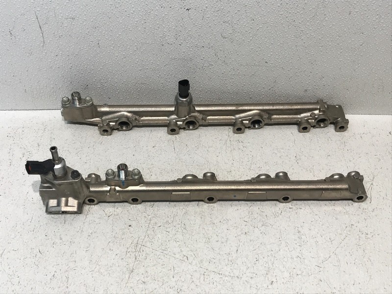 07-17 Lexus USF40 LS460 Left Right Side Inner Fuel Injection Rail Pair Set OEM