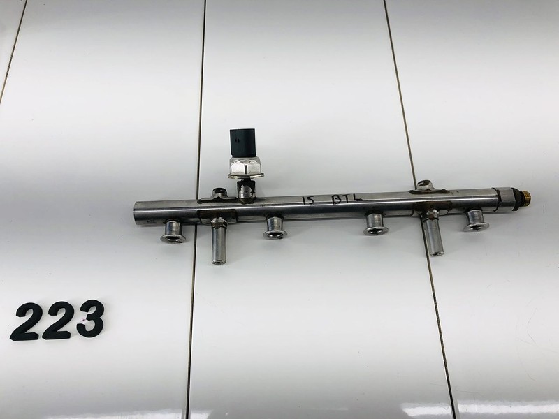 15-17 VOLKSWAGEN BEETLE 1.8L L4 TSI GAS ENGINE MOTOR FUEL RAIL RAMP TUBE OEM