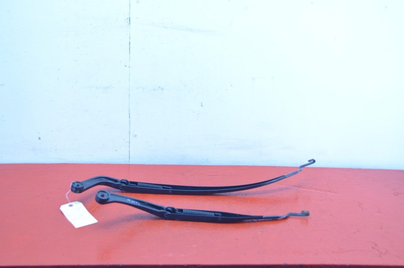 14-20 JEEP CHEROKEE FRONT LEFT / RIGHT WINDSHIELD WIPER ARM SET OEM