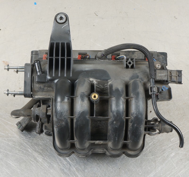 2012 - 2017 FIAT 500INTAKE MANIFOLD 04892633 w/ INJECTORS NON TURBO