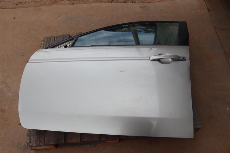 2004-2008 ACURA TL FRONT LEFT DRIVER SIDE DOOR SHELL PANEL W/ WINDOW OEM