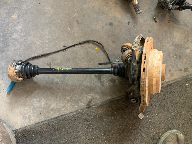 12-15 BMW X1 RH REAR SUSPENSION ASSEMBLY - SPINDLE HUB AXLE SHAFT