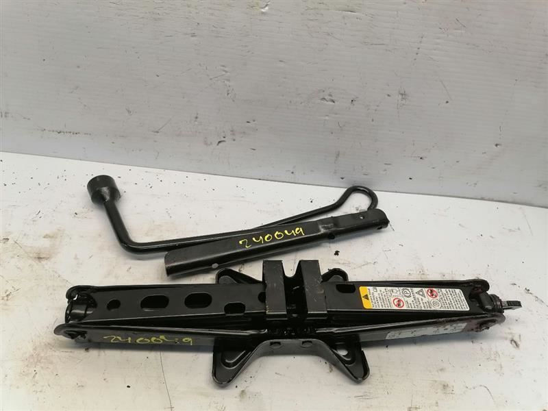 2011 EQUINOX Jack and Tools 1299573