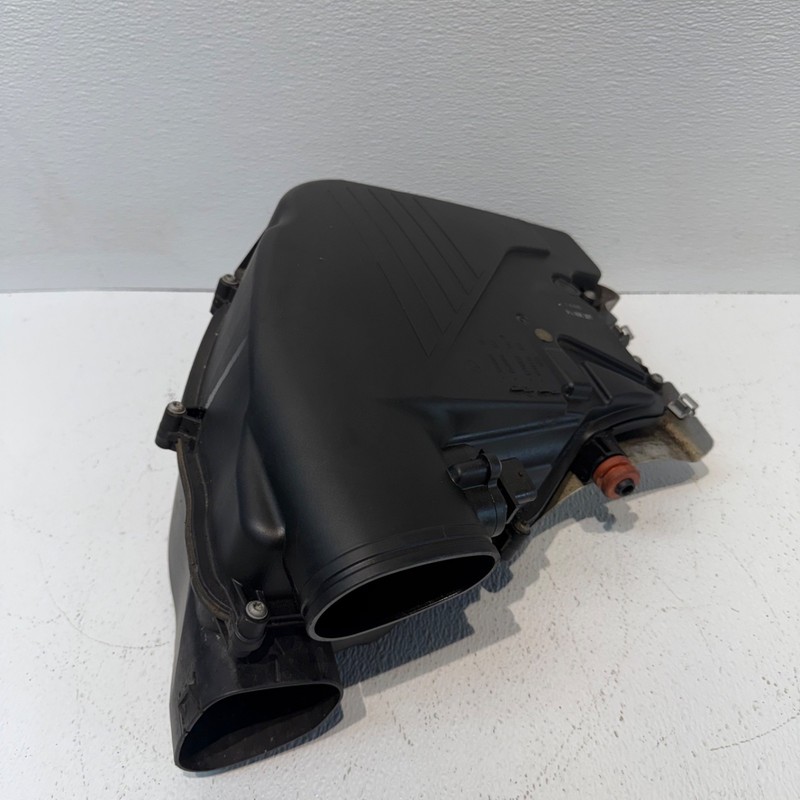 2013-2017 GENUINE BMW 750i 650i 550i RIGHT AIR INTAKE FILTER BOX MUFFLER OEM