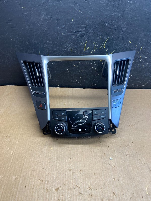 2011 to 2014 Hyundai Sonata Center Radio Climate Control Air Vent Bezel z4159 DG