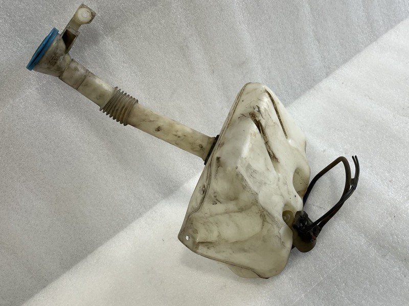1994 1995 1996 1997 HONDA ACCORD SEDAN WINDSHIELD WASHER FLUID RESERVOIR BOTTLE