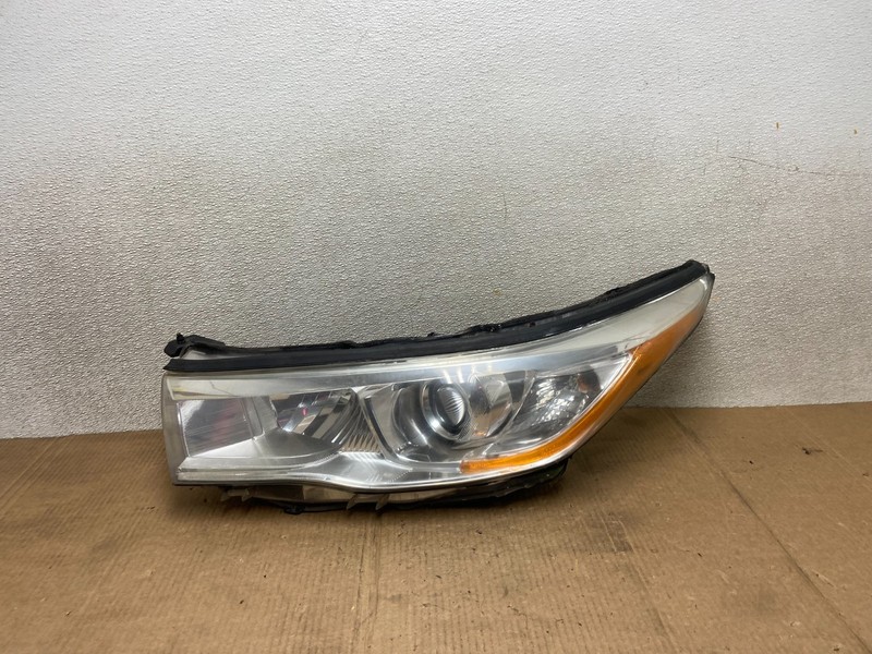 2014 - 2016 Toyota Highlander Left Driver LH Halogen Headlight AA6507 DG