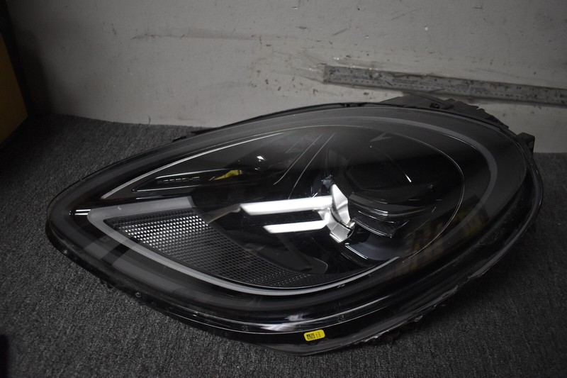 2019-2022 PORSCHE MACAN HEADLIGHT LEFT SIDE FACTORY OEM