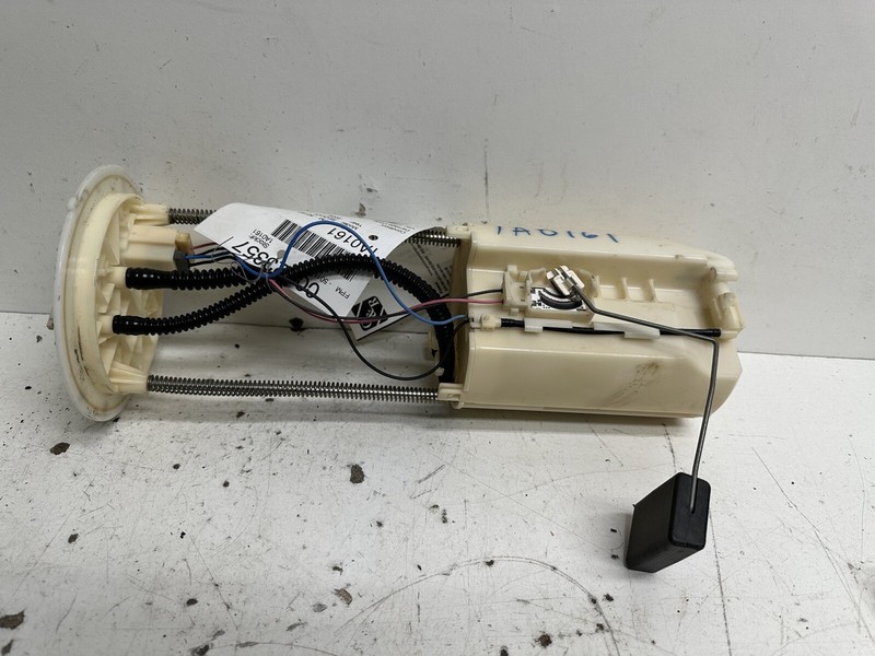 2005-2007 Toyota Sequoia Fuel Pump w Sending Unit & Bracket Oem