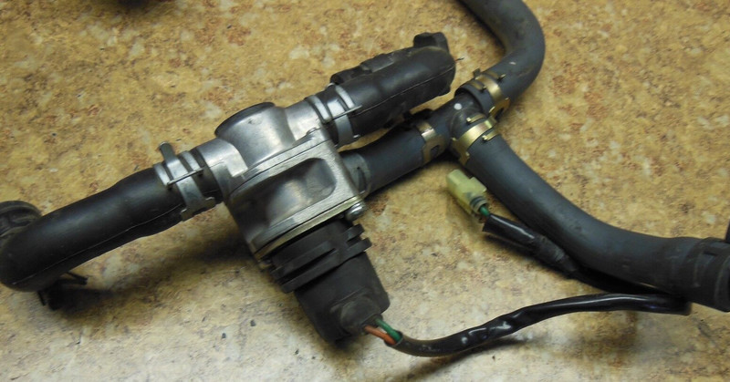 2007 Yamaha FJR1300 FJR 1300 Air Induction Cut Off Valve Breather Sensor Module