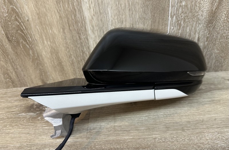 2023-24 CADILLAC LYRIQ LH MIRROR ASSY -BLACK /WHITE - OEM PART# 86788620