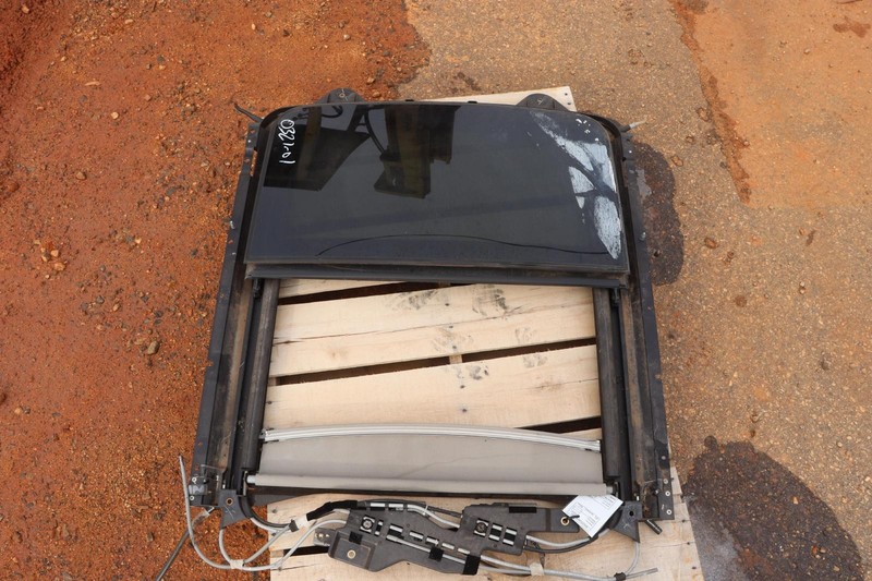 2013-2019 CADILLAC XTS UPPER SUNROOF SUN ROOF WINDOW GLASS ASSEMBLY OEM