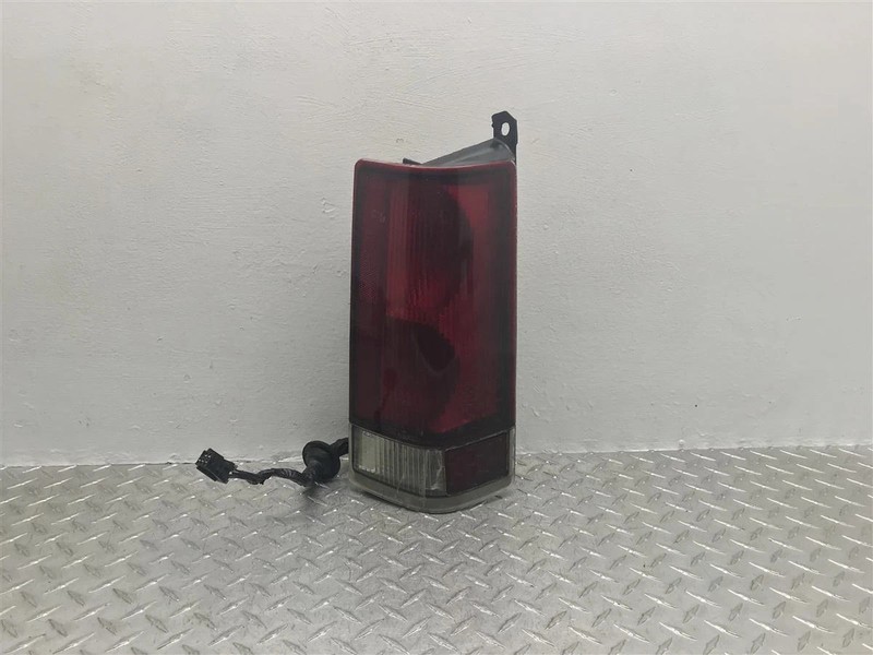 2000-2002 CHEVROLET EXPRESS GMC SAVANA PASSENGER SIDE TAIL LAMP OEM 19153085