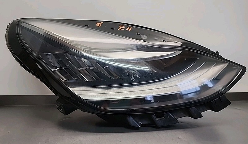 TESLA MODEL 3 HEADLIGHT RIGHT PASSENGER LED 1077372-00-G 2017 2018 2019 2020 OEM