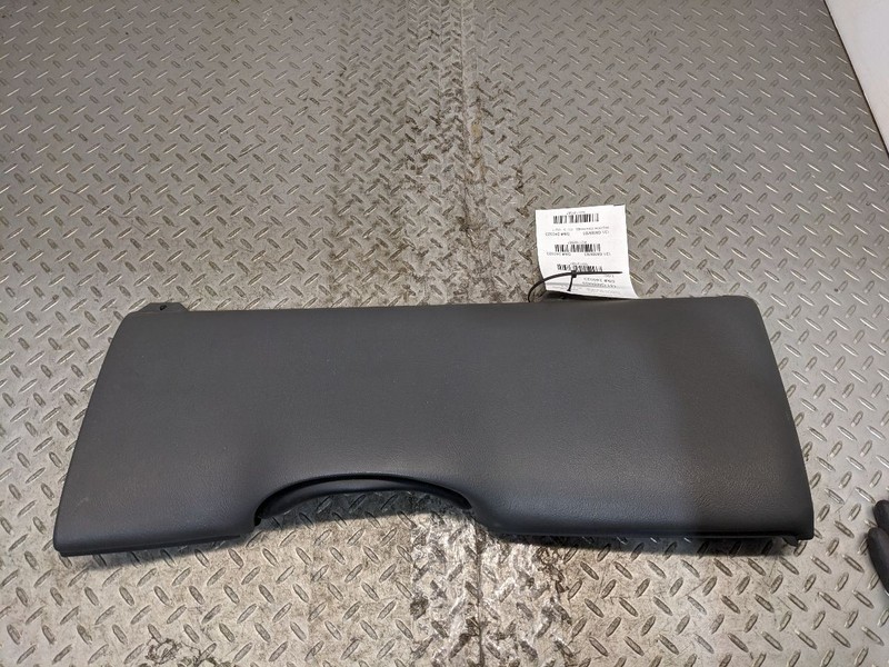 99-06 CHEVY/GMC KNEE BOLSTER PANEL LOWER DASH GENUINE OEM 1181567