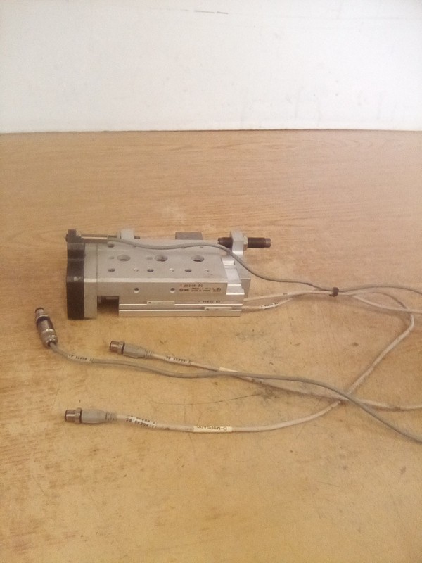 SMC MXS16-50 Guided Cylinder W/(2) D-M9PSAPC & CH-8501