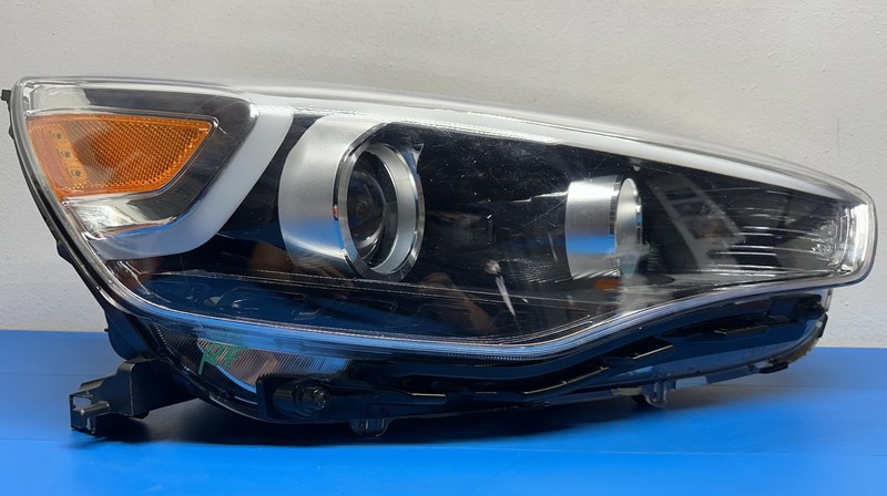 921023R730 | 2014 - 2016 Kia Cadenza Passenger Headlamp Right RH HID Xenon Bare
