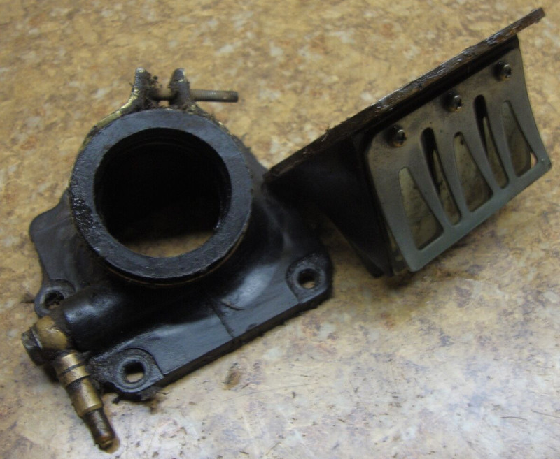 96 Polaris Scrambler 400 4x4 ATV 4 Wheeler Engine Cylinder Head Boot Reed Valve