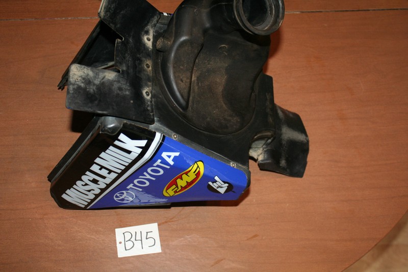 2004 Yamaha YZ 450F Air Cleaner Box Housing OEM 04 A