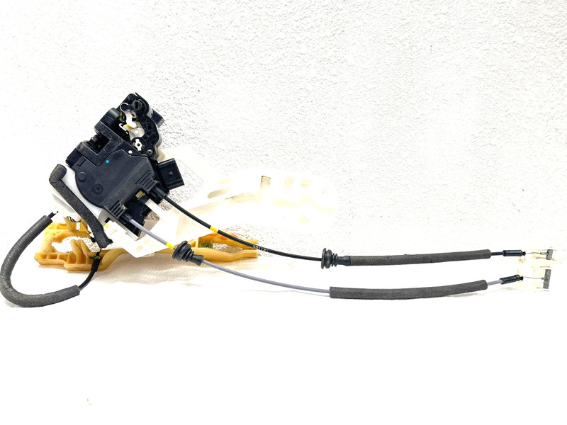 2013 Elantra 4dr RH Passenger Rear Door Latch OEM 814203X010