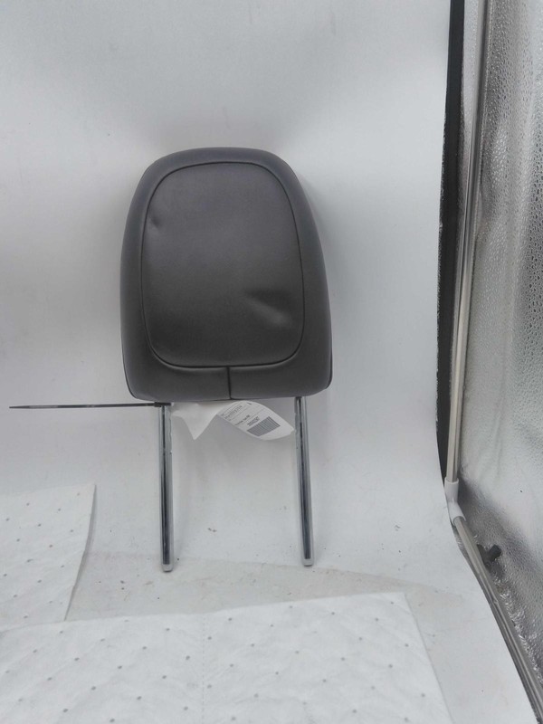2019 Jeep Cherokee Grey Headrest OEM Used 3049872 - 69K Miles