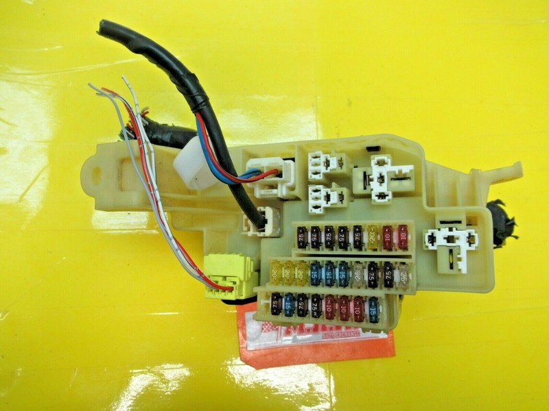 FUSE BOX RELAY DASH BLOCK WIRE PLUG CONNECTOR for 00 01 02 03 04 05 MR2 SPYDER