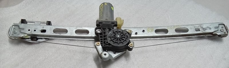 1999-2001 Mercedes ML320 W163 RH Rear Door Window Regulator and Motor 1637300246