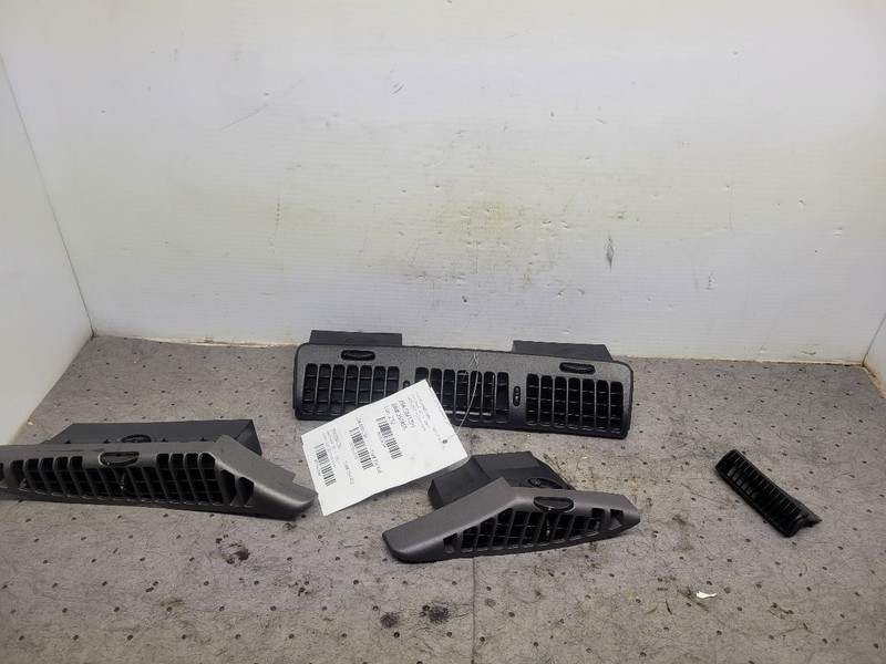 CORVETTE 1990-1993 Dash Vents 1694346