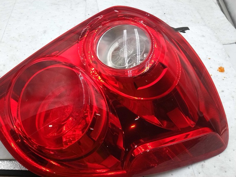2014 Chevrolet Equinox Right Tail Light Assembly Black OEM Used 64926