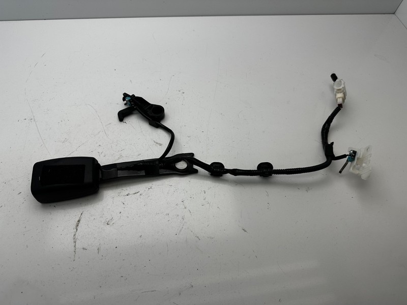 2015-2017 Toyota Avalon Front Right Passenger Side Seat Belt Buckle Assy OEM