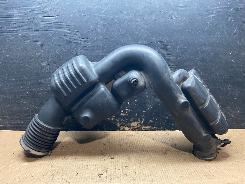 2011 - 2013 Dodge Durango 3.6L Resonator Air Intake Tube Y6709 DG