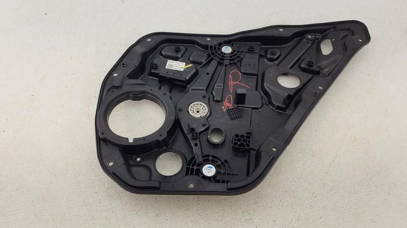 2019-2024 KIA FORTE REAR RIGHT SIDE DOOR WINDOW REGULATOR CARRIER OEM
