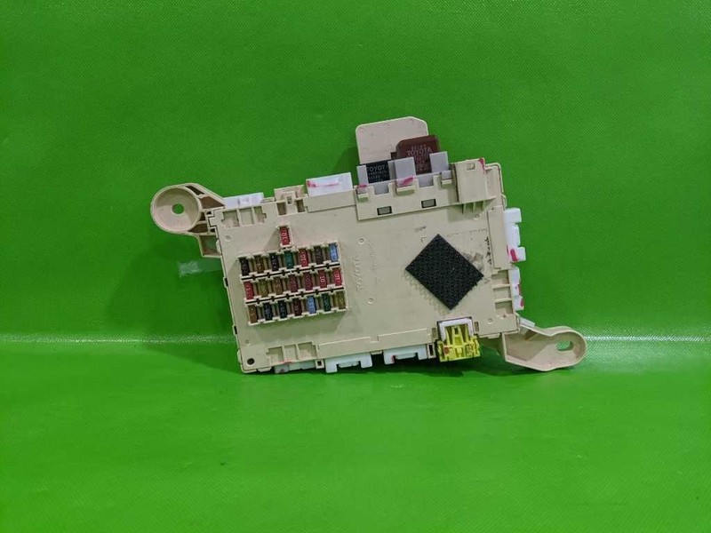 02-10 LEXUS SC430 DRIVER LEFT CABIN FUSE RELAY BOX OEM 4263-34