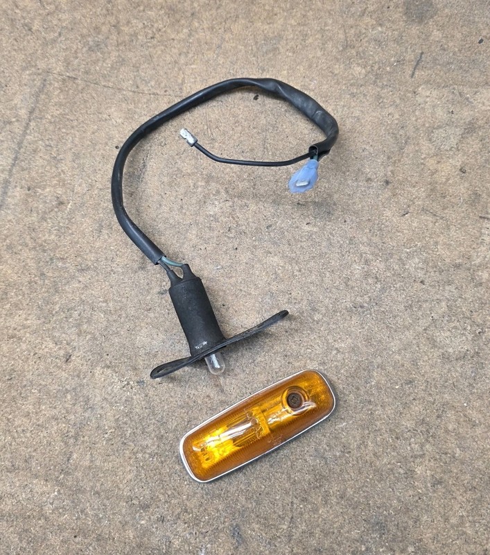 1989 Rolls Royce Silver Spirit Spur Front Right Side Marker Light Lamp OEM