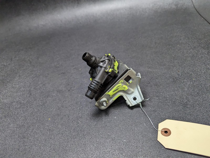 Auxiliary Coolant Water Pump W/ Bracket 2022 BMW X1 11519470972 2020 2021