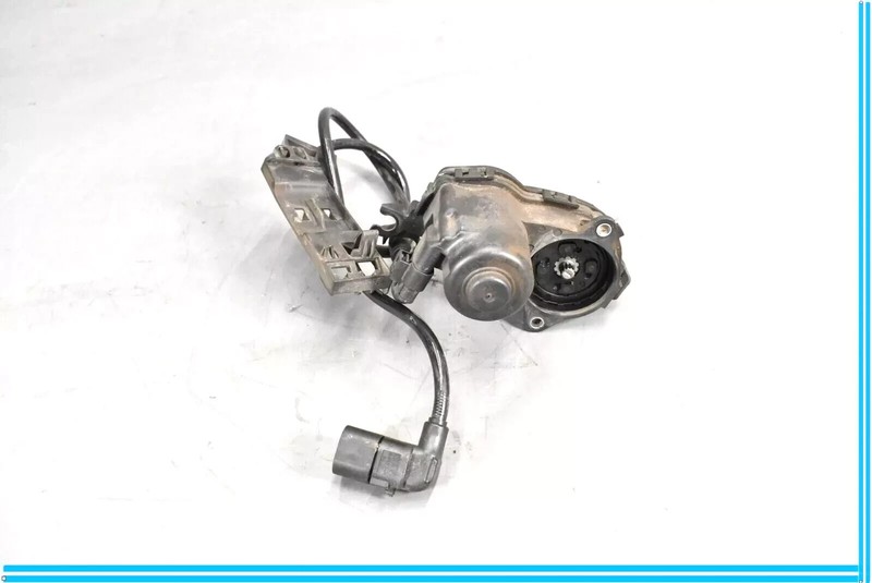 14-18 Mercedes W117 CLA250 Rear Left Driver Side Brake Caliper A2465460543 OEM