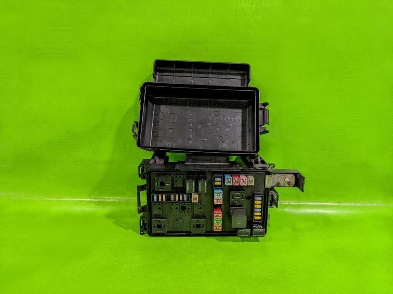 06 07 CHRYSLER 300 ENGINE FUSE RELAY BOX OEM 4050-12