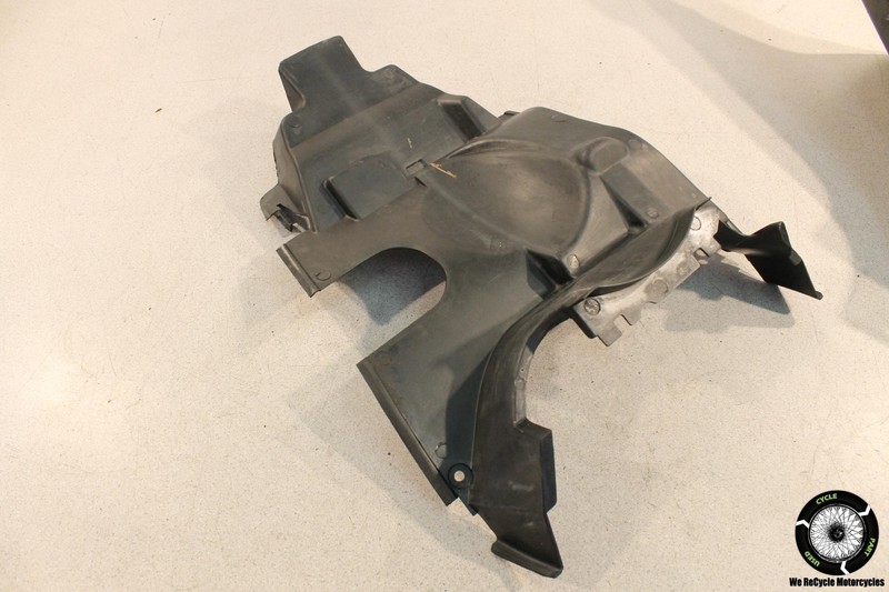 2002 Yamaha Zuma 50 YW50 REAR BACK INNER FENDER MUD GUARD PLASTIC YW 02