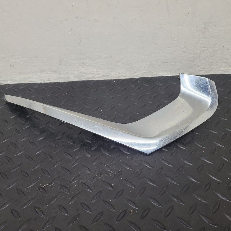 18-21 Chevrolet Traverse Front Right Fog Lamp Bezel Bumper Chrome OEM 84294631