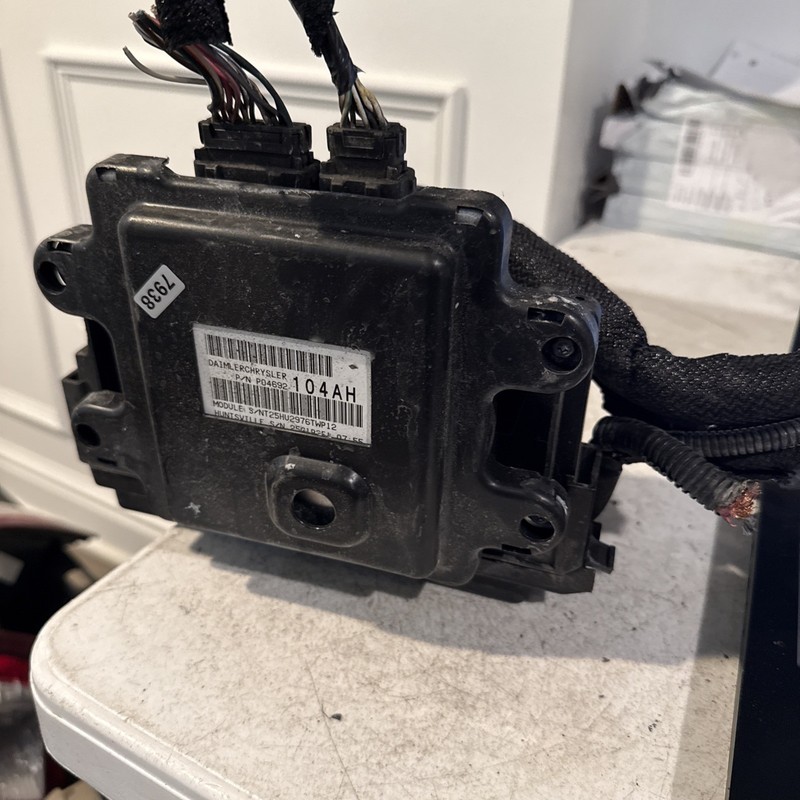 2007 Jeep Grand Cherokee Integrated Power Body BCM Module Fuse Box p04692104ah