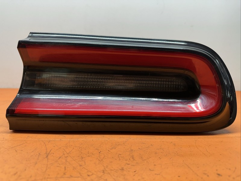 68403954 | 2015 - 2022 DODGE CHALLENGER PASSENGER TAILLIGHT OEM RR RH Right Side