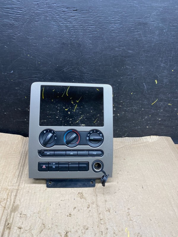 2005 to 2007 Ford Five Hundred Radio Climate Dash Bezel Surround X6169 DG
