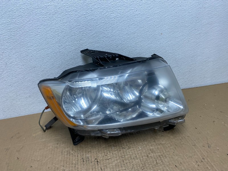 2011-2013 Jeep Grand Cherokee Right Passenger Halogen Headlight AC3998 DW