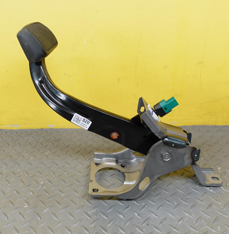 2023-2025 KIA SPORTAGE BRAKE FOOT STOP PEDAL W/ BRACKET OEM 32800N9200