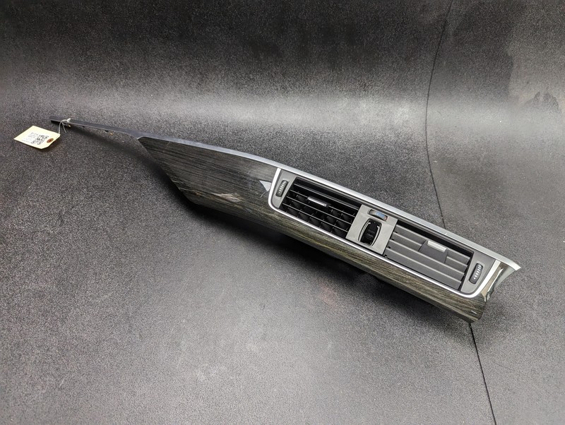 Dashboard Center Molding w/ Vent Grille 2018 BMW 330i 9347436 2017 2019