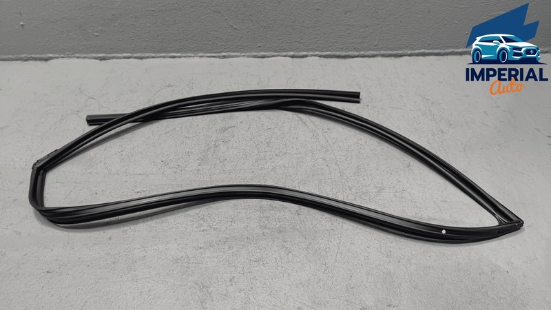 2011-2020 TOYOTA SIENNA FRONT PASSENGER WINDOW RUN CHANNEL WEATHERSTRIP OEM