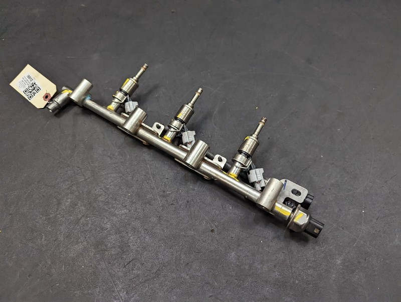 Right Fuel Injection Rail 3.0L 2018 Infiniti Q50 17521-5CA0A 2016 2017 - 2022
