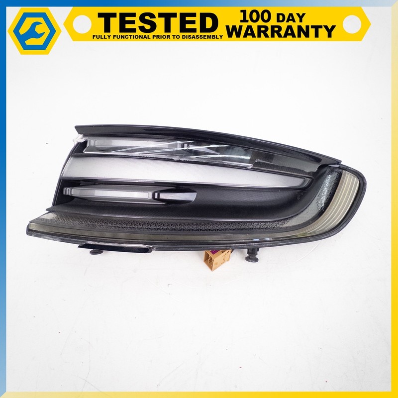 DAMAGED FOR PARTS 19-21 PORSCHE MACAN REAR RIGHT OUTER LED TAIL LIGHT LAMP OEM