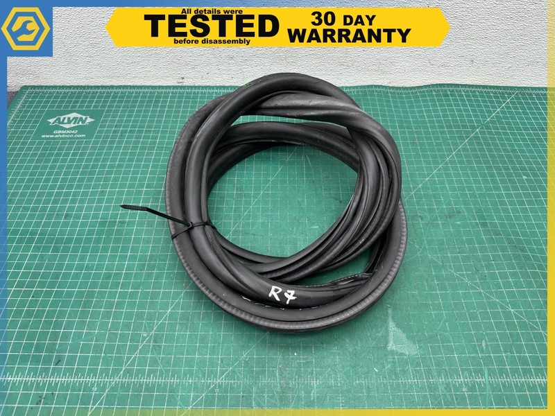 12-18 BMW F30 F80 Sedan REAR LEFT DRIVER SIDE DOOR BODY WEATHERSTRIP SEAL OEM