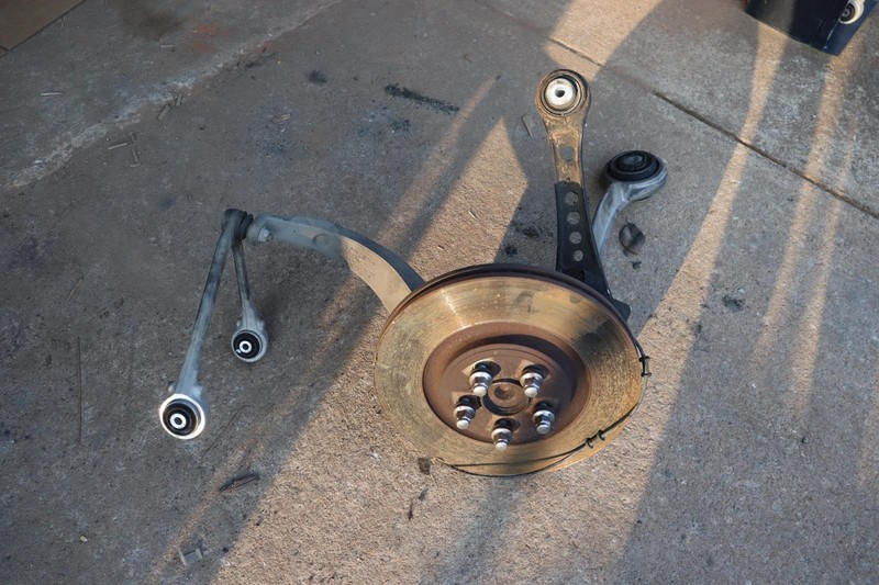 2010-2019 JAGUAR XJ RWD FRONT LEFT SPINDLE KNUCKLE WHEEL HUB W/ CONTROL ARMS OEM
